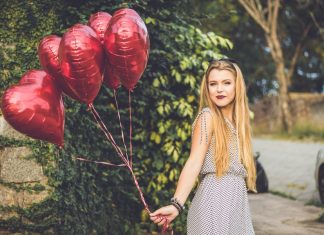 девојка-црвени-балони