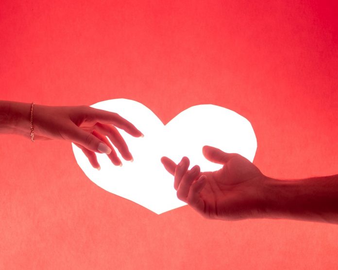 srce-ljubav-ruke