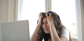 стрес-жена-лаптоп