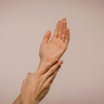 Како сачувати кожу меком и хидрираном када температуре падну? ruke-koza-nega